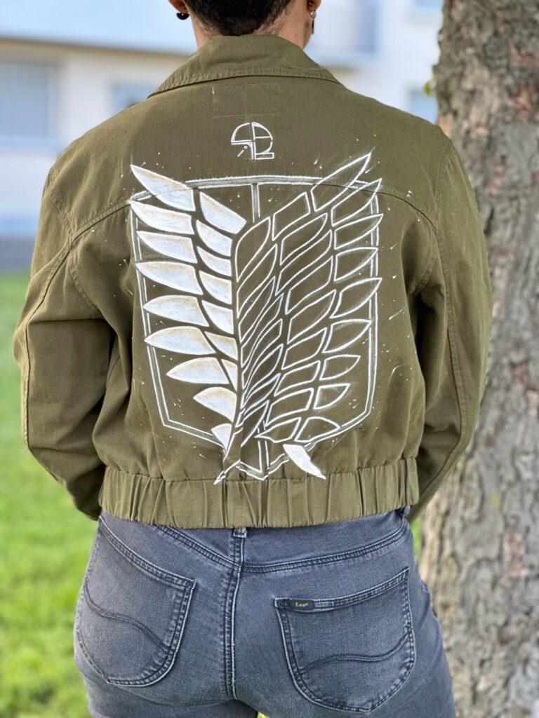 customisation veste personnalisée style manga – SNK - peinture textile sur jean