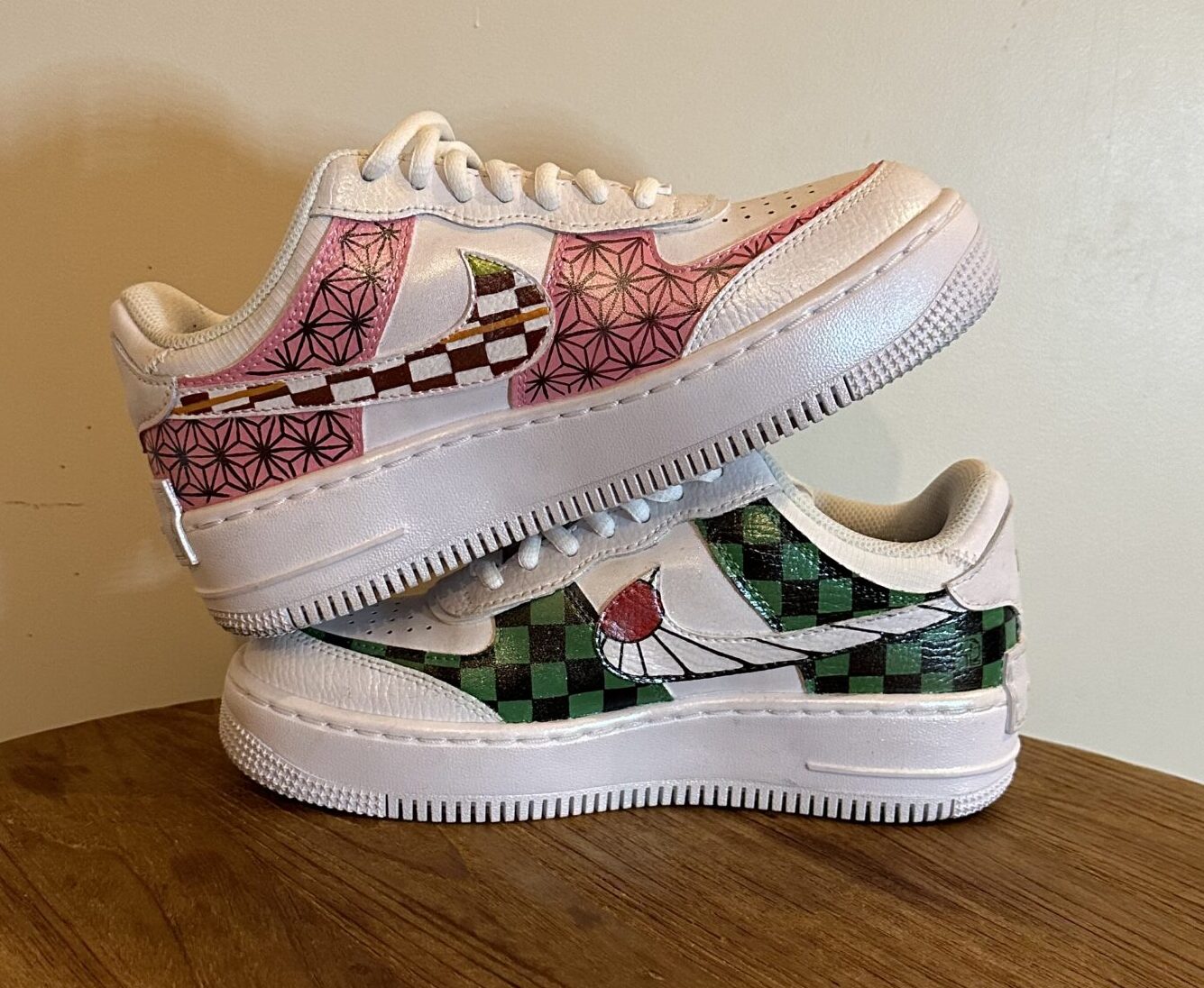 sneakers customisées peinture main- animé demon slayer - tanjiro et Nezuko – iWura Design Lyon
