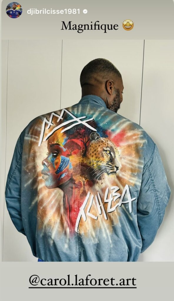 veste bomber customisée main motif femme africaine et guépard - motifs bogolan– customisation de veste personnalisée -Djibril Cissé - signé Carol Laforet